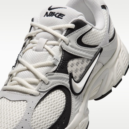 Nike V5 RNR Schuh (Herren) – Sail/Schwarz/Vast Grey/Sail