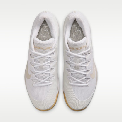 Nike Vapor 12 Tennisschuh für Hartplätze (Herren) – Weiß/Summit White/Linen/Light Orewood Brown