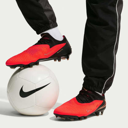 Nike Phantom 6 Low Elite Fußballschuh für normalen Rasen – Bright Crimson/Bright Crimson/Schwarz