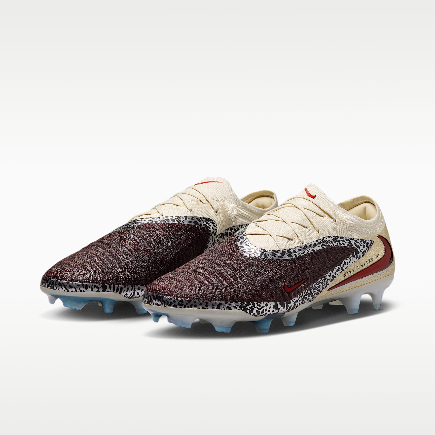 Nike United Phantom 6 Low Elite Fußballschuh für normalen Rasen – Burgundy Crush/Fossil/University Red
