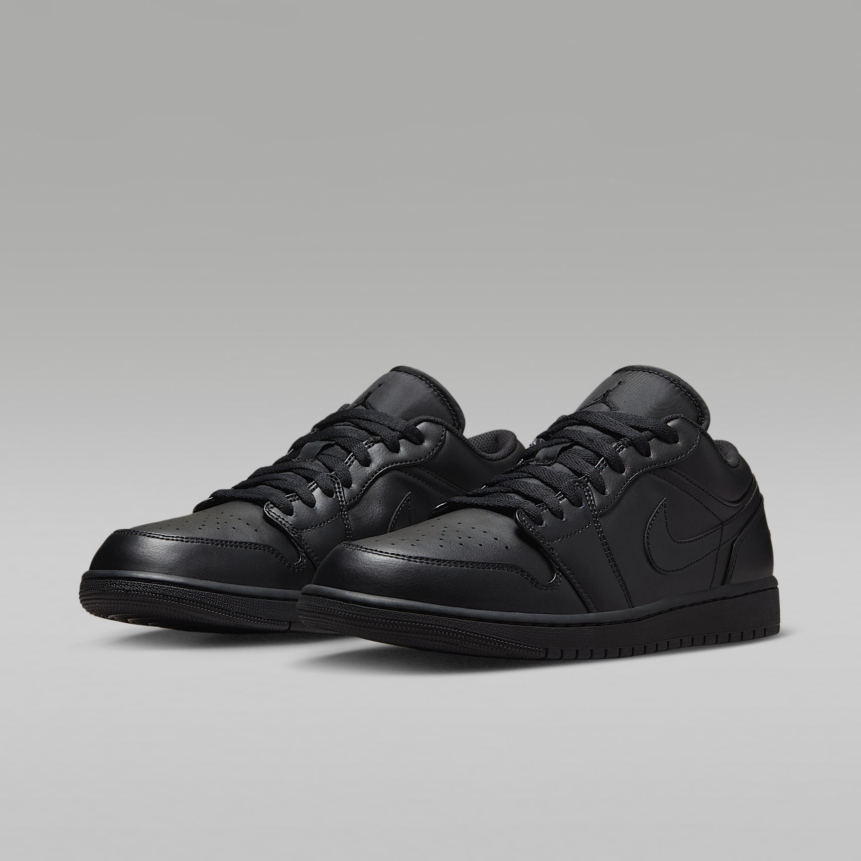 Air Jordan 1 Low Herrenschuh – Schwarz/Schwarz/Schwarz