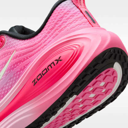Nike Vomero Plus Straßenlaufschuh (Damen) – Pearl Pink/Pink Glow/Hyper Pink/Summit White