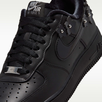 Nike Air Force 1 '07 "Florette" Schuh (Damen) – Schwarz/Off Noir/Metallic Silver/Schwarz