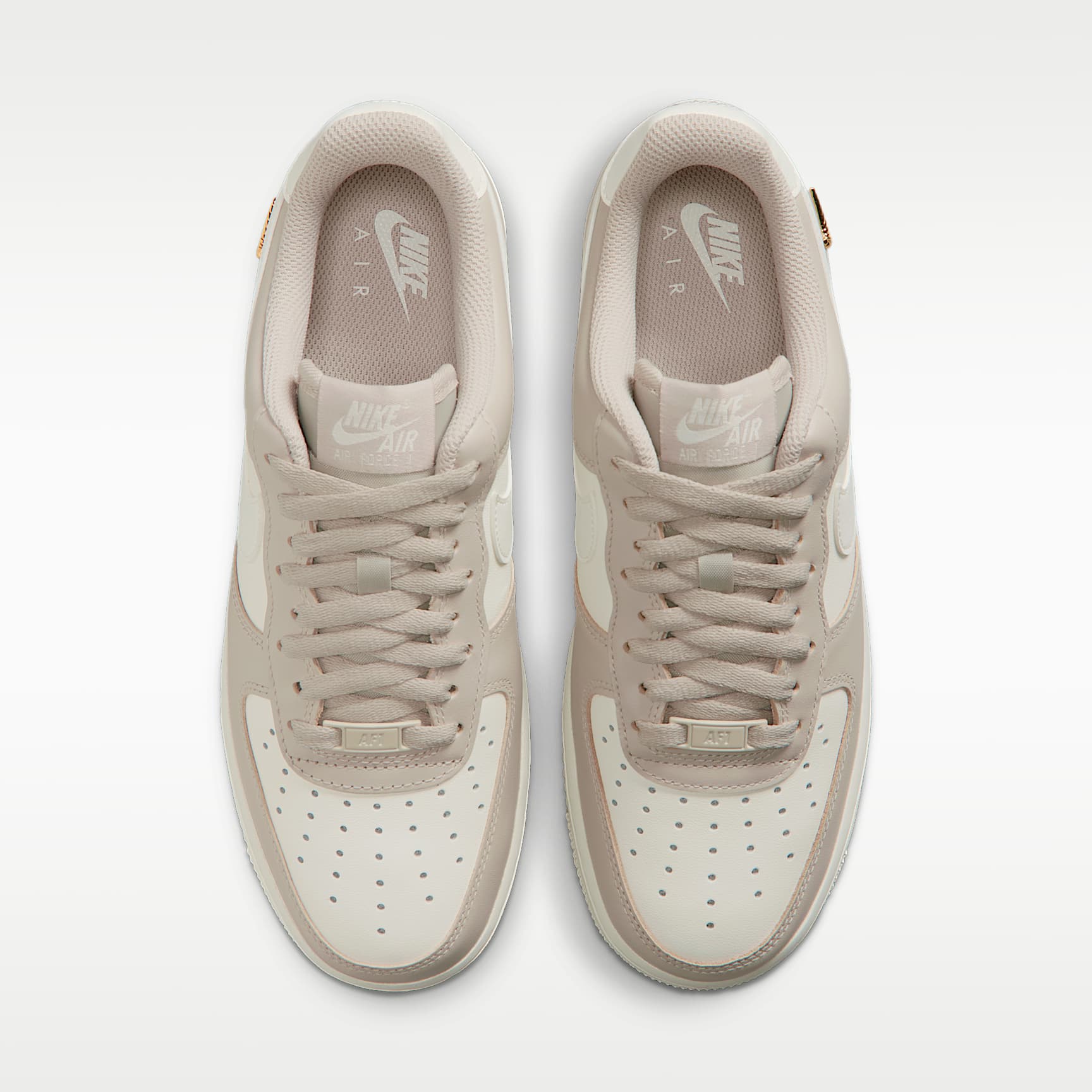Nike Air Force 1 '07 Schuh (Damen) – Cream II/Metallic Gold/Sail