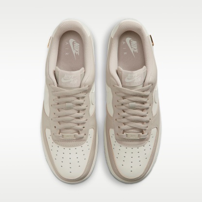 Nike Air Force 1 '07 Schuh (Damen) – Cream II/Metallic Gold/Sail