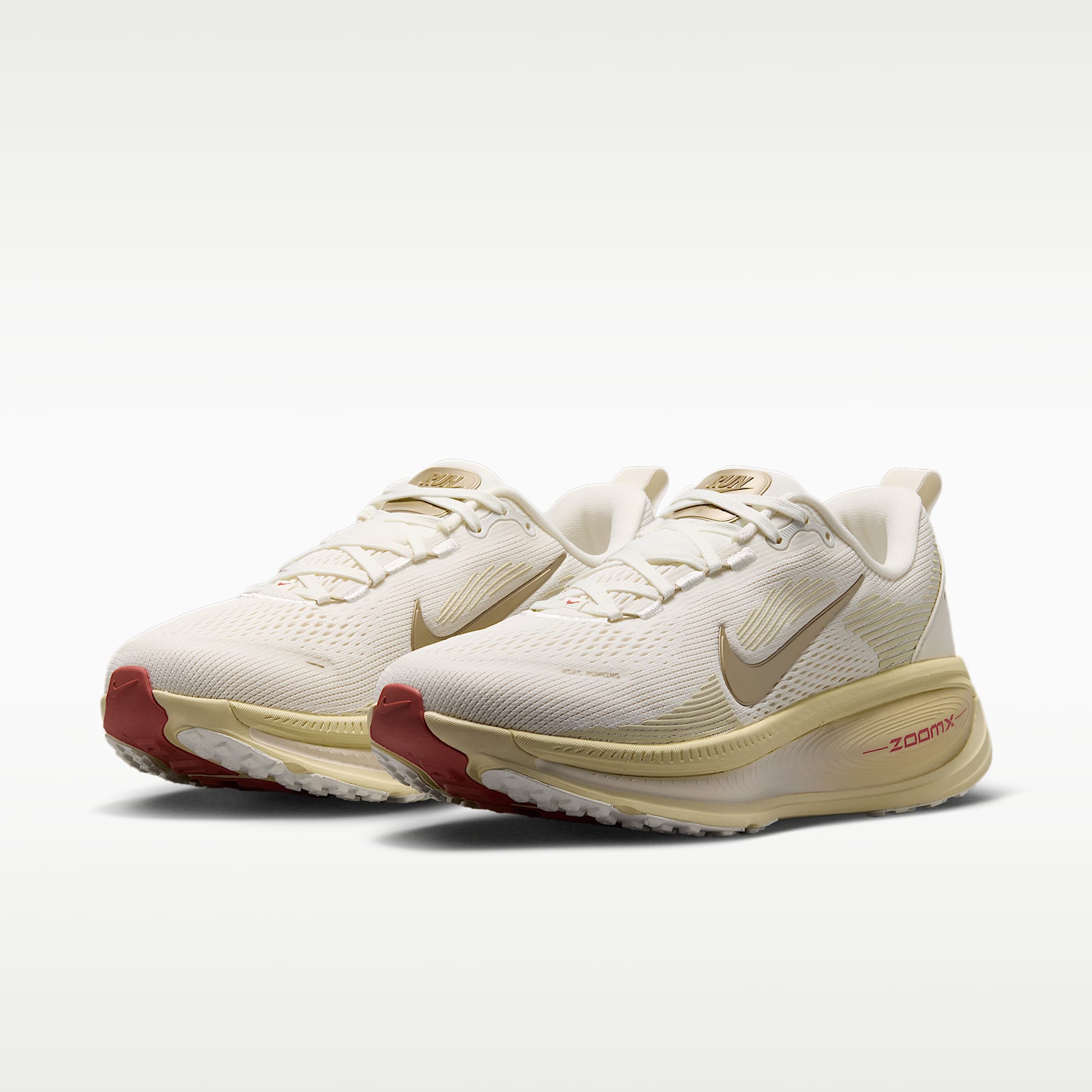 Nike Vomero 18 Straßenlaufschuh (Damen) – Sail/Light Khaki/Filbert/Metallic Gold Grain