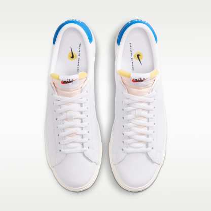 Nike Tennis Classic Schuh (Herren) – Weiß/Light Photo Blue/Team Orange/Weiß