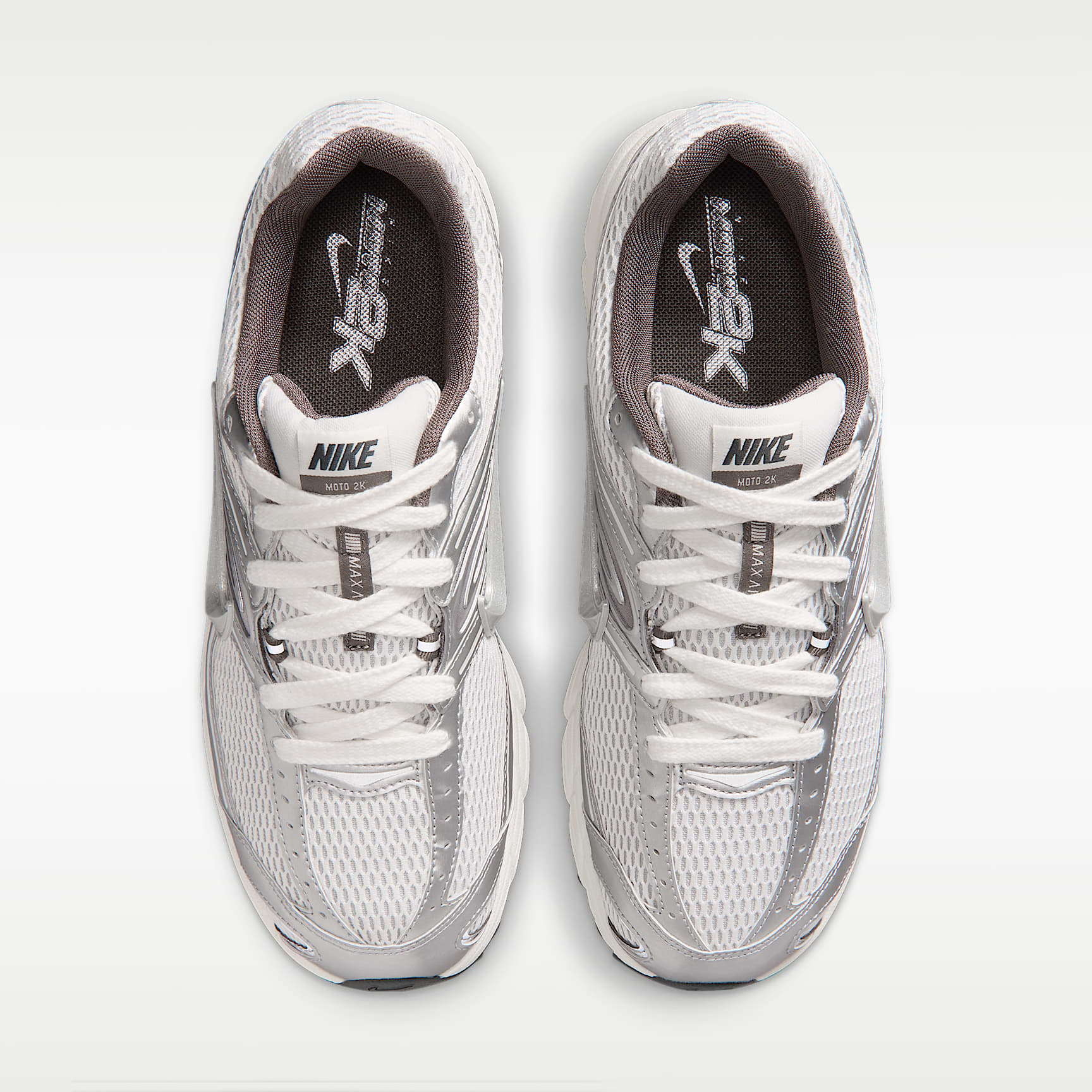 Nike Air Max Moto 2K Schuh (Herren) – Platinum Tint/Sail/Anthracite/Metallic Silver