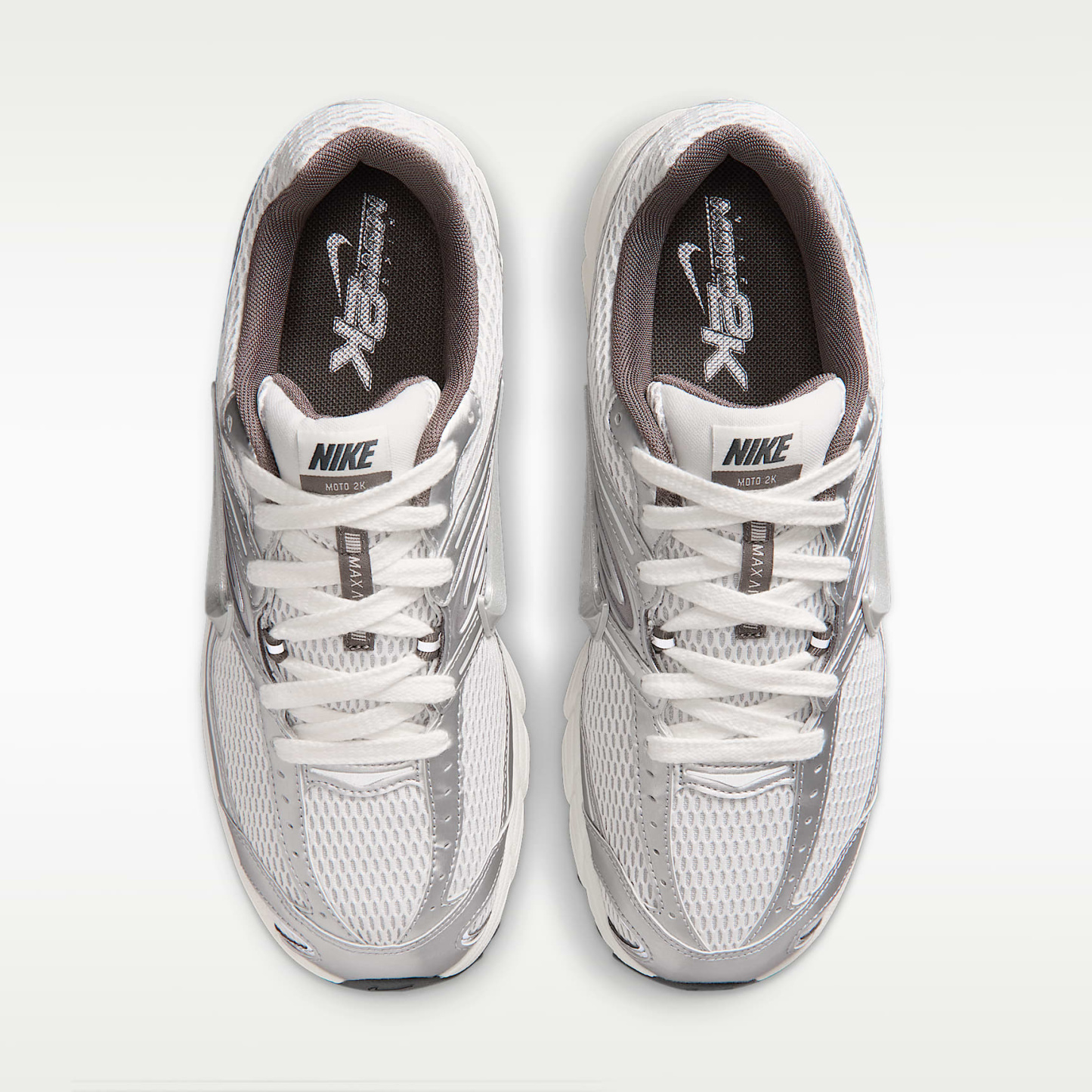 Nike Air Max Moto 2K Schuh (Herren) – Platinum Tint/Sail/Anthracite/Metallic Silver