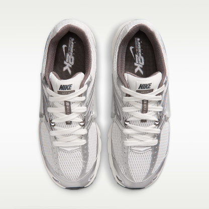 Nike Air Max Moto 2K Schuh (Herren) – Platinum Tint/Sail/Anthracite/Metallic Silver