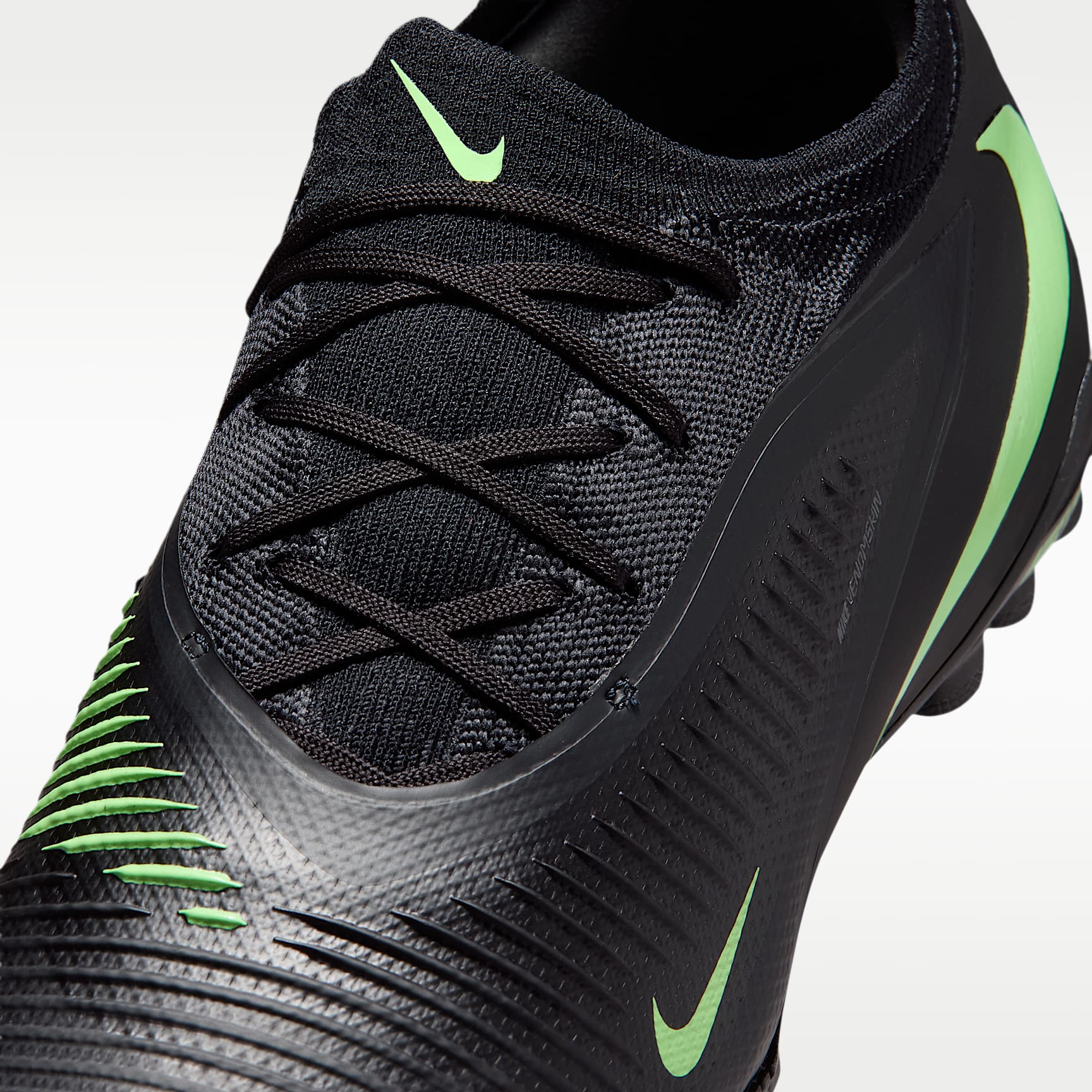 Nike Phantom 6 Low Pro Fußballschuh für Turf – Schwarz/Schwarz/Illusion Green