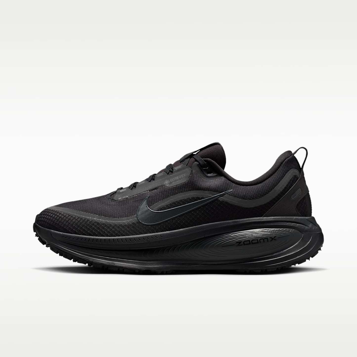 Nike Vomero 18 GORE-TEX wasserdichter Straßenlaufschuh mit reflektierenden Akzenten (Herren) – Schwarz/Anthracite