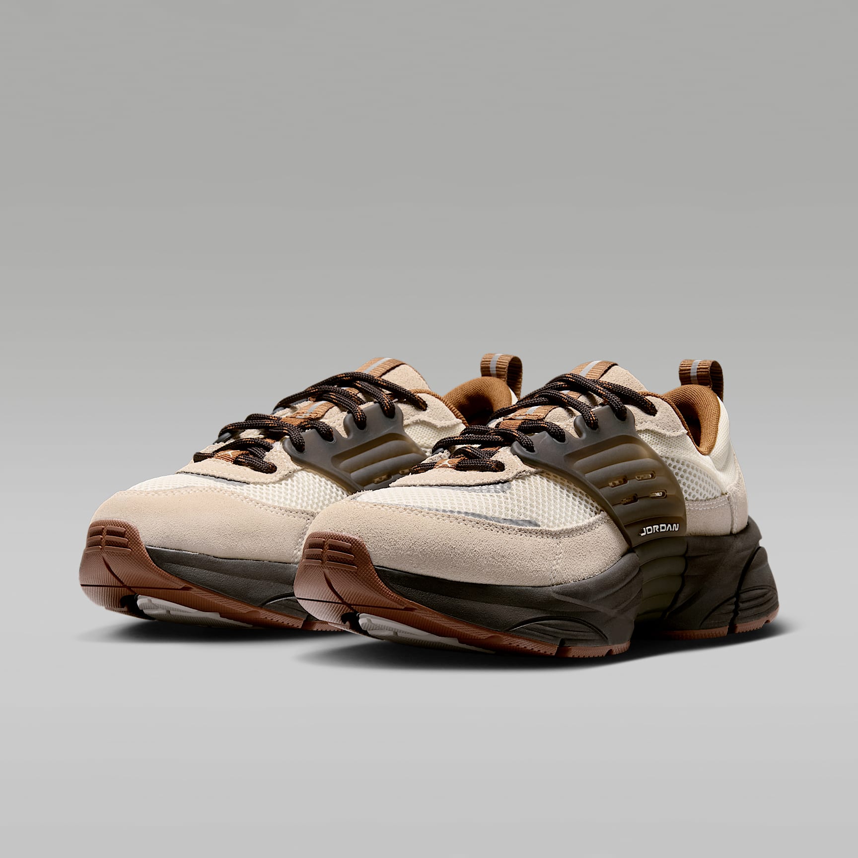 Jordan Trunner O/S Damenschuhe – Soft Pearl/Shadow Brown/Reflective Silver/Light British Tan