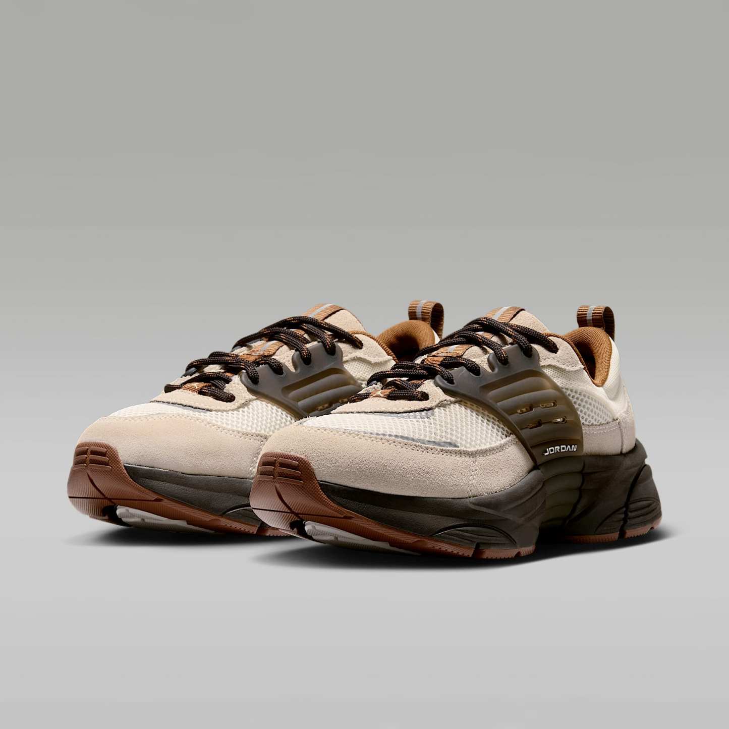 Jordan Trunner O/S Damenschuhe – Soft Pearl/Shadow Brown/Reflective Silver/Light British Tan