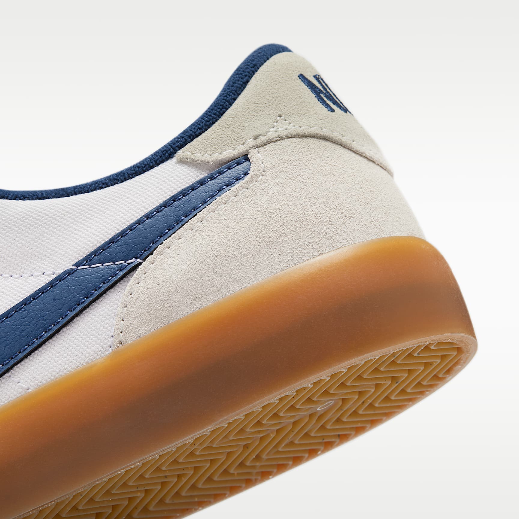 Nike SB Heritage Vulc Skateboardschuh – Summit White/Weiß/Gum Light Brown/Marineblau