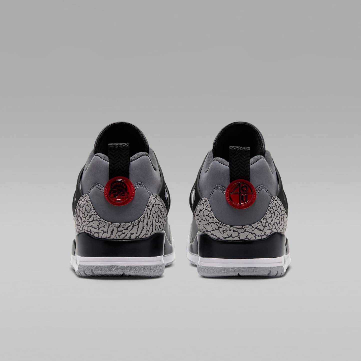 Jordan Spizike Low Herrenschuh – Cool Grey/Schwarz/Wolf Grey/University Red