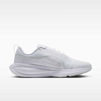 Nike Revolution 8 Utility Straßenlaufschuh (Damen) – Weiß/Off White/Schwarz/Platinum Tint