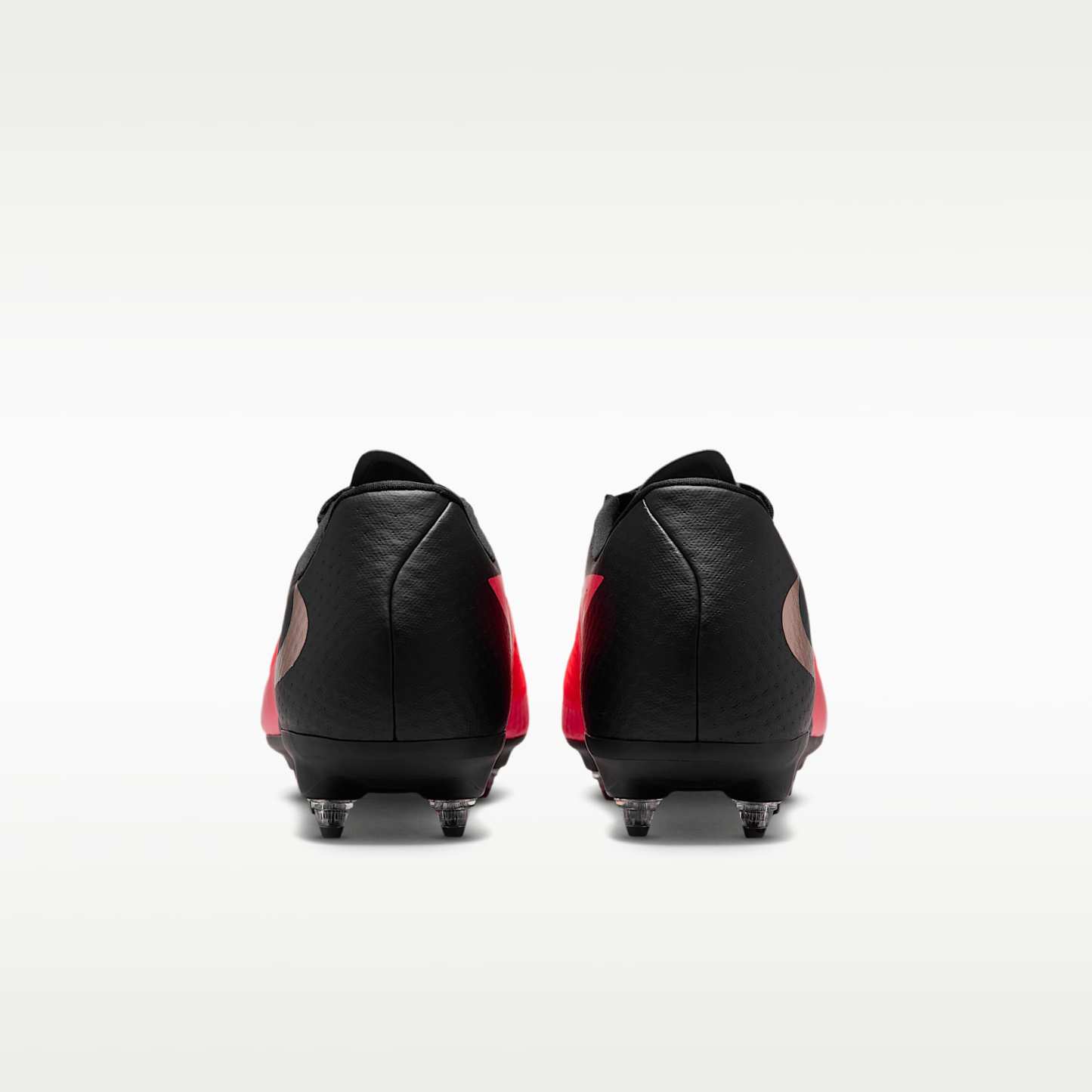 Nike Phantom 6 Low Academy Fußballschuh für weichen Rasen – Bright Crimson/Schwarz/Blur