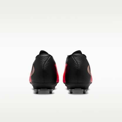 Nike Phantom 6 Low Academy Fußballschuh für weichen Rasen – Bright Crimson/Schwarz/Blur