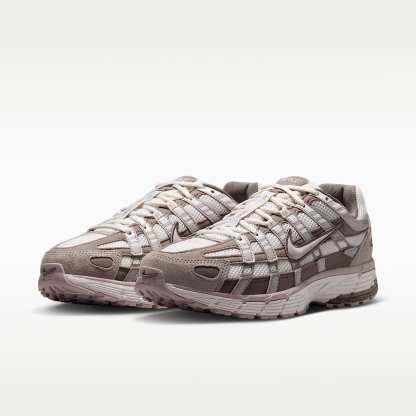 Nike P-6000 Schuh (Damen) – Summit White/Cave Stone/College Grey/Platinum Violet