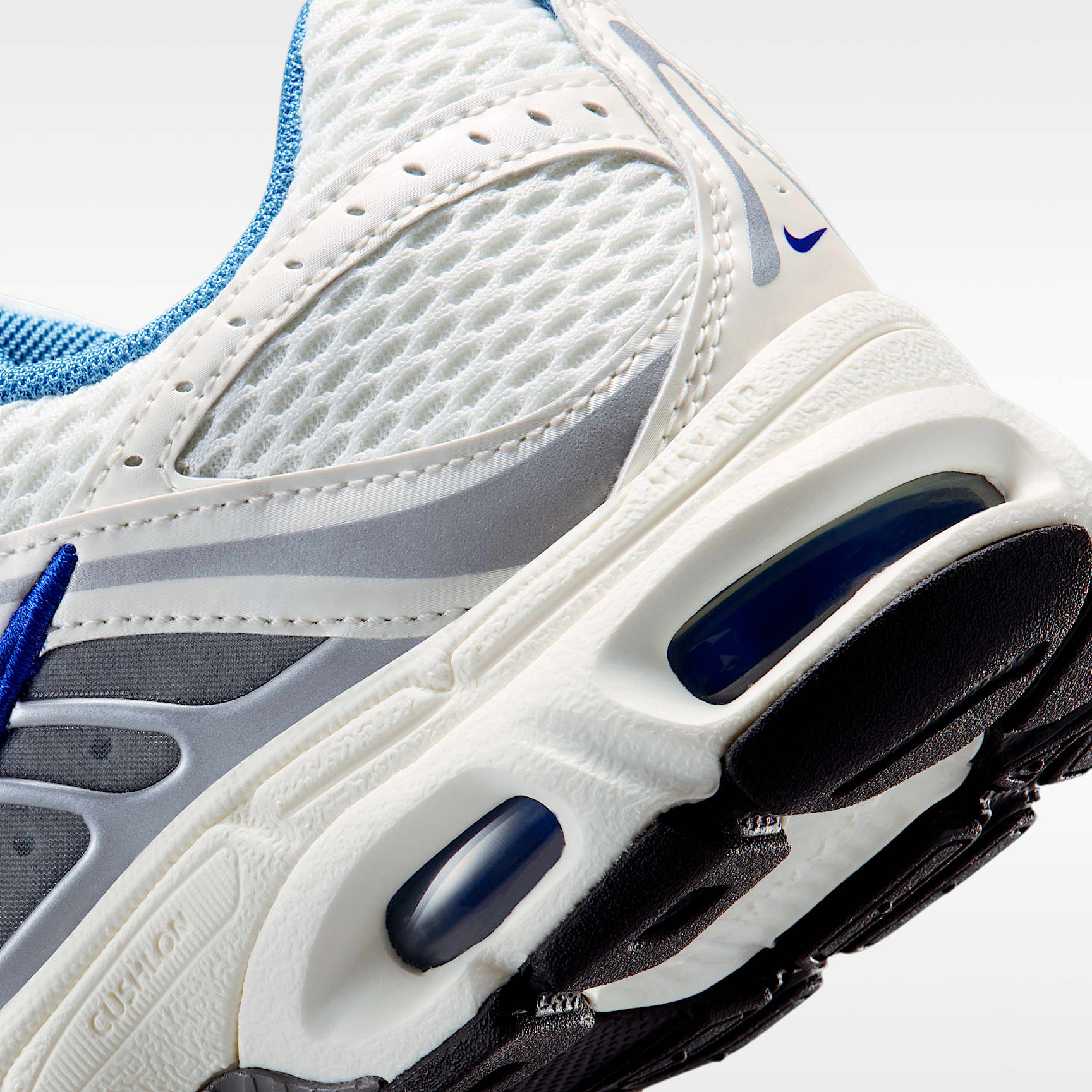 Nike Air Max Moto 2K Schuh für ältere Kinder – Sail/Old Royal/Wolf Grey/Aurora Blue