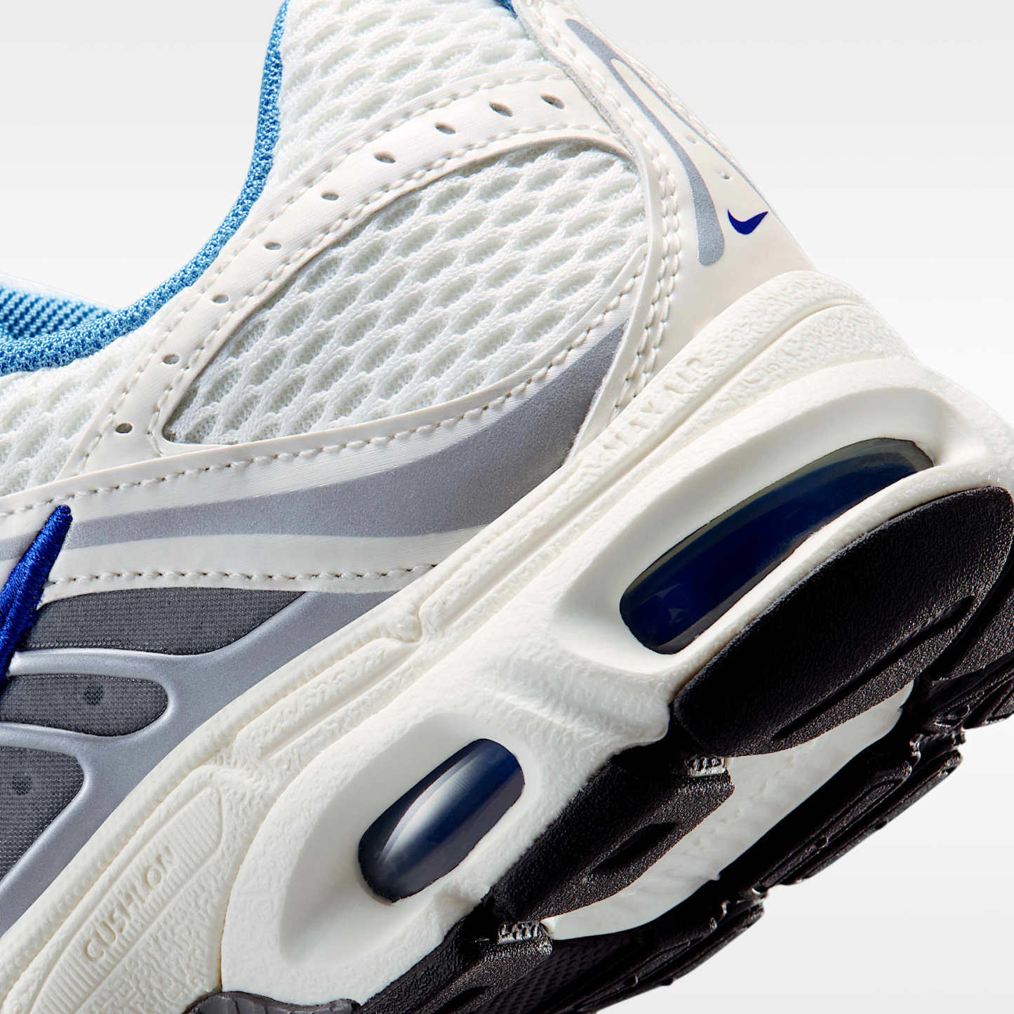 Nike Air Max Moto 2K Schuh für ältere Kinder – Sail/Old Royal/Wolf Grey/Aurora Blue