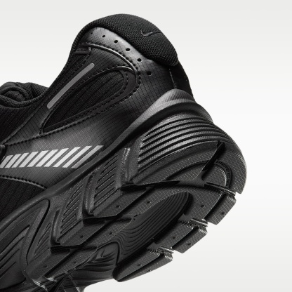 Nike V5 RNR Ripstop Schuh (Herren) – Schwarz/Schwarz/Schwarz