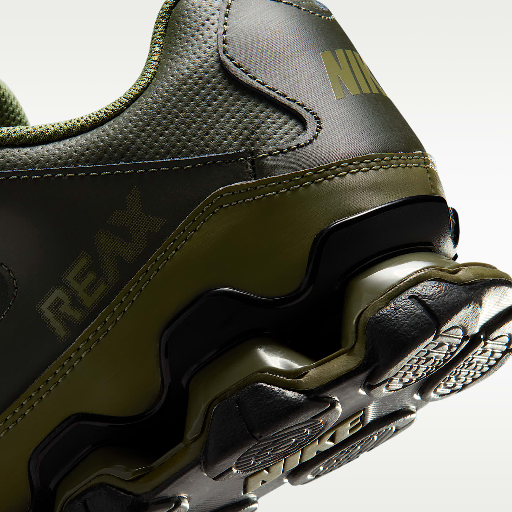Nike Reax 8 TR Workout-Schuh für Herren – Sequoia/Medium Olive/Schwarz/Summit White