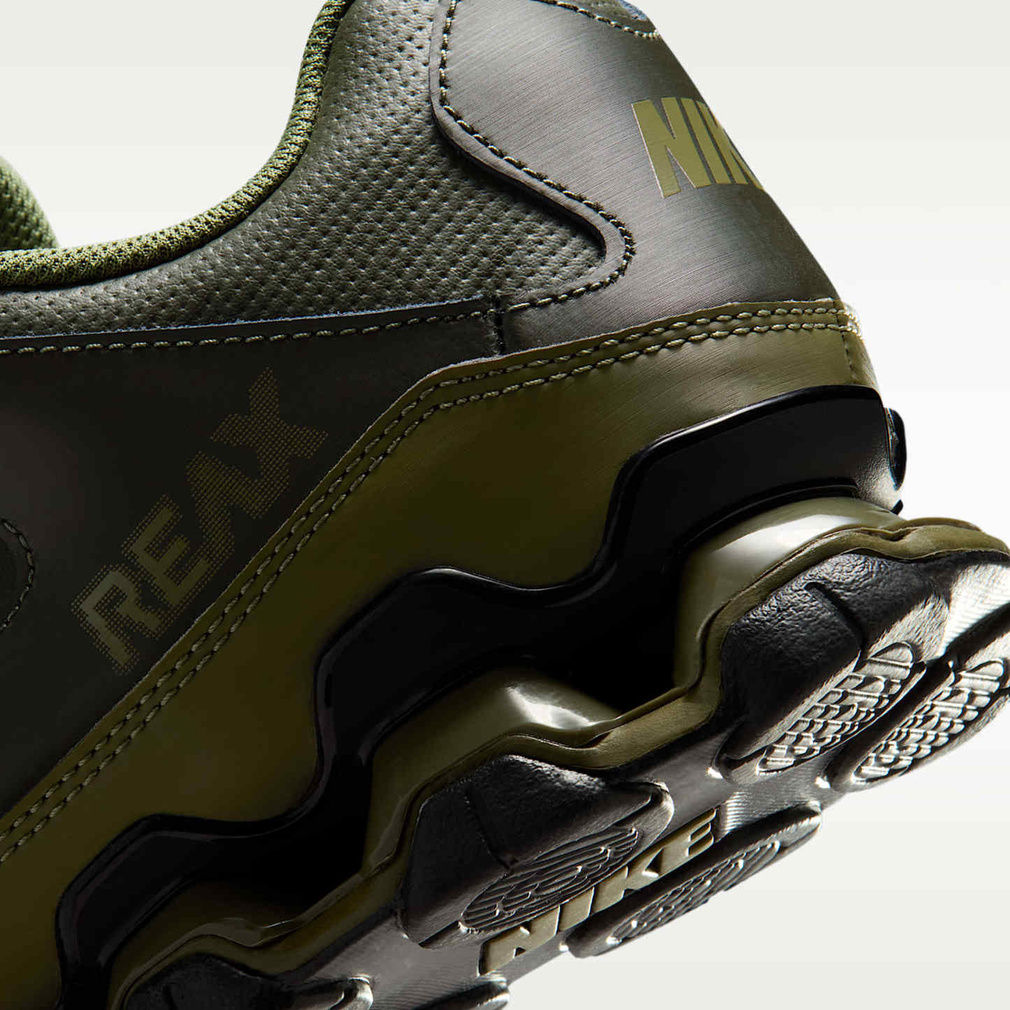 Nike Reax 8 TR Workout-Schuh für Herren – Sequoia/Medium Olive/Schwarz/Summit White
