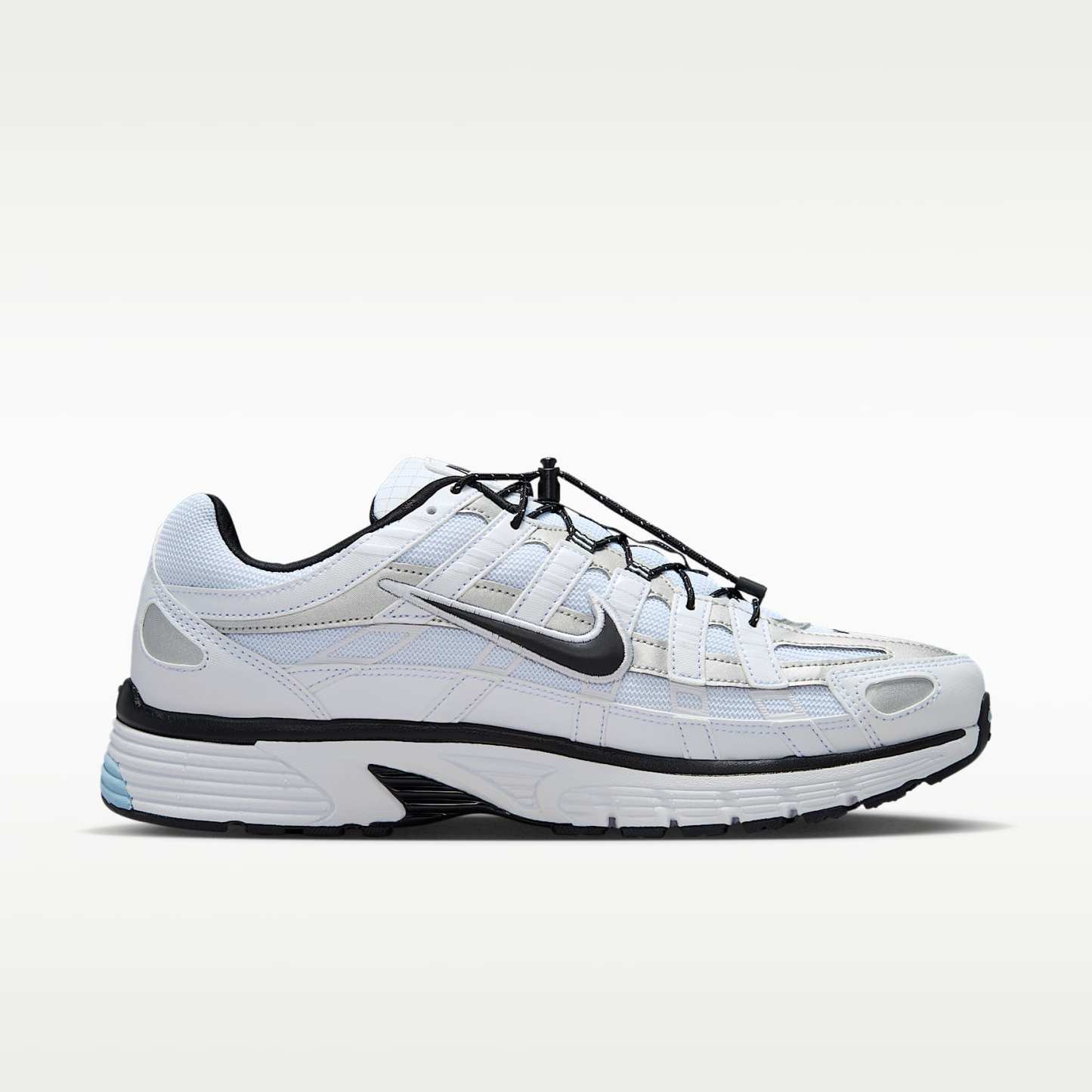 Nike P-6000 Schuh (Herren) – Weiß/Light Armory Blue/Metallic Silver/Schwarz