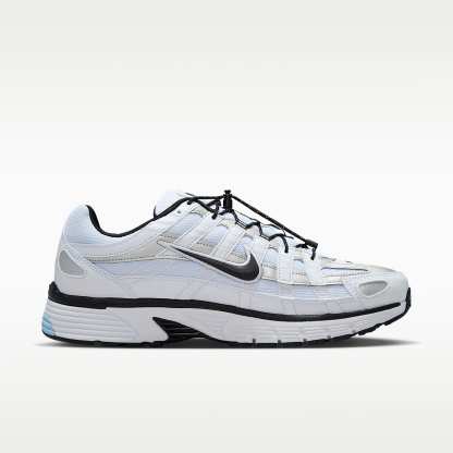 Nike P-6000 Schuh (Herren) – Weiß/Light Armory Blue/Metallic Silver/Schwarz