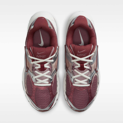 Nike V5 RNR Schuh mit reflektierenden Akzenten (Damen) – Smokey Mauve/Red Sepia/Malt/Metallic Silver