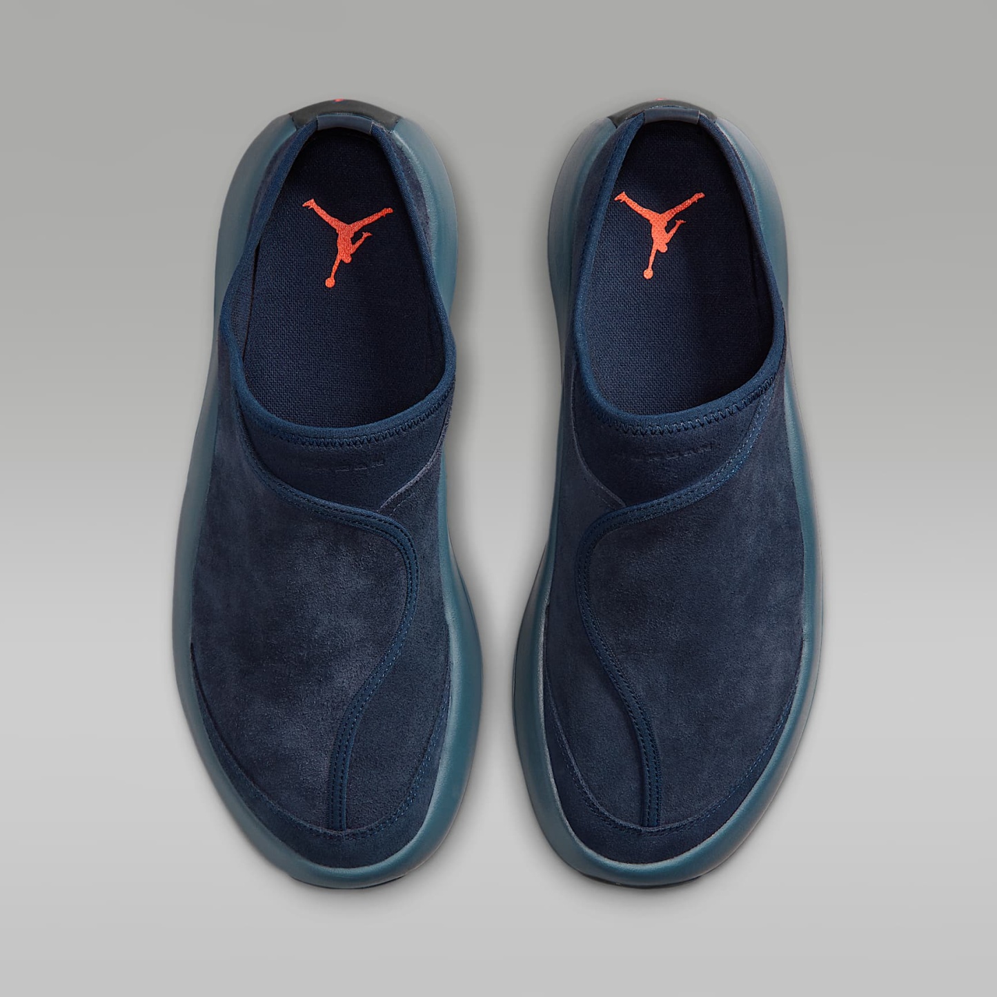 Jordan Future Mules (Herren) – Dark Obsidian/Blue Fox/Picante Red
