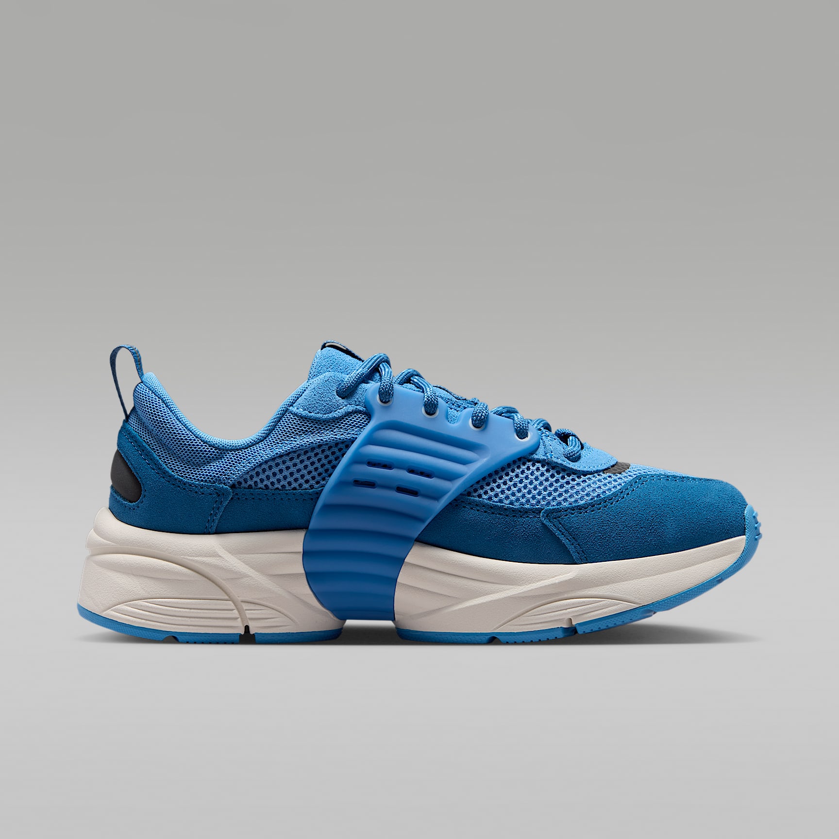 Jordan Trunner O/S Damenschuhe – Blue Beyond/True Blue/Soft Pearl