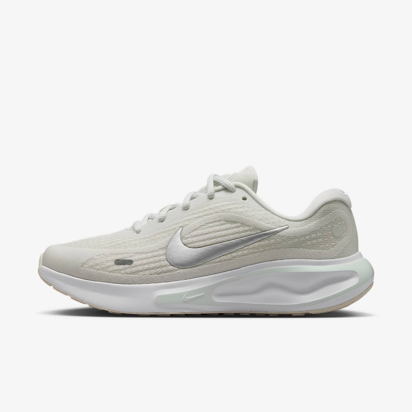 Nike Journey Run Straßenlaufschuh für Damen – Summit White/Barely Green/Weiß/Metallic Silver