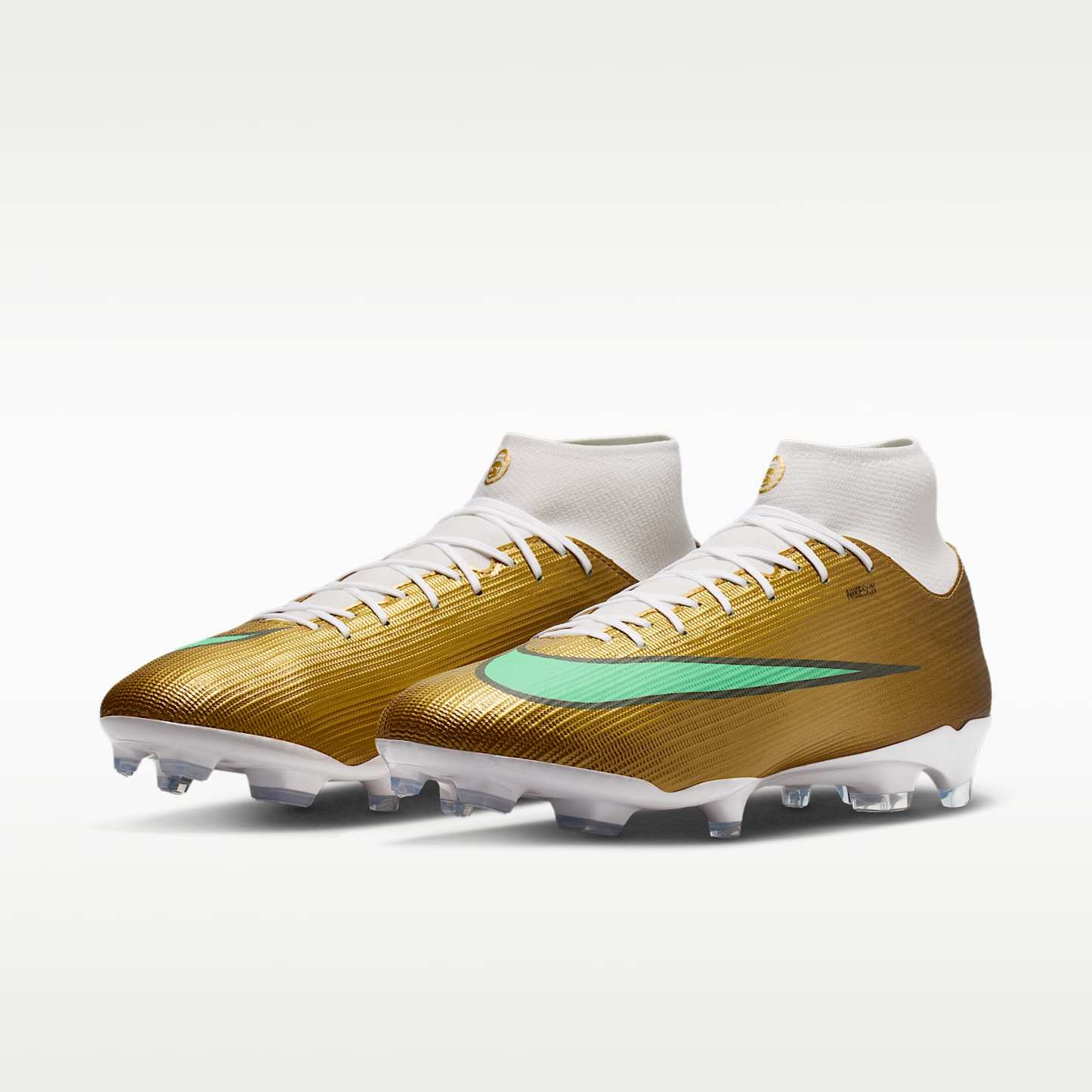 Nike Mercurial Superfly 11 Academy „Kylian Mbappé“ High-Top-Fußballschuh für verschiedene Böden – Metallic Gold/Green Glow