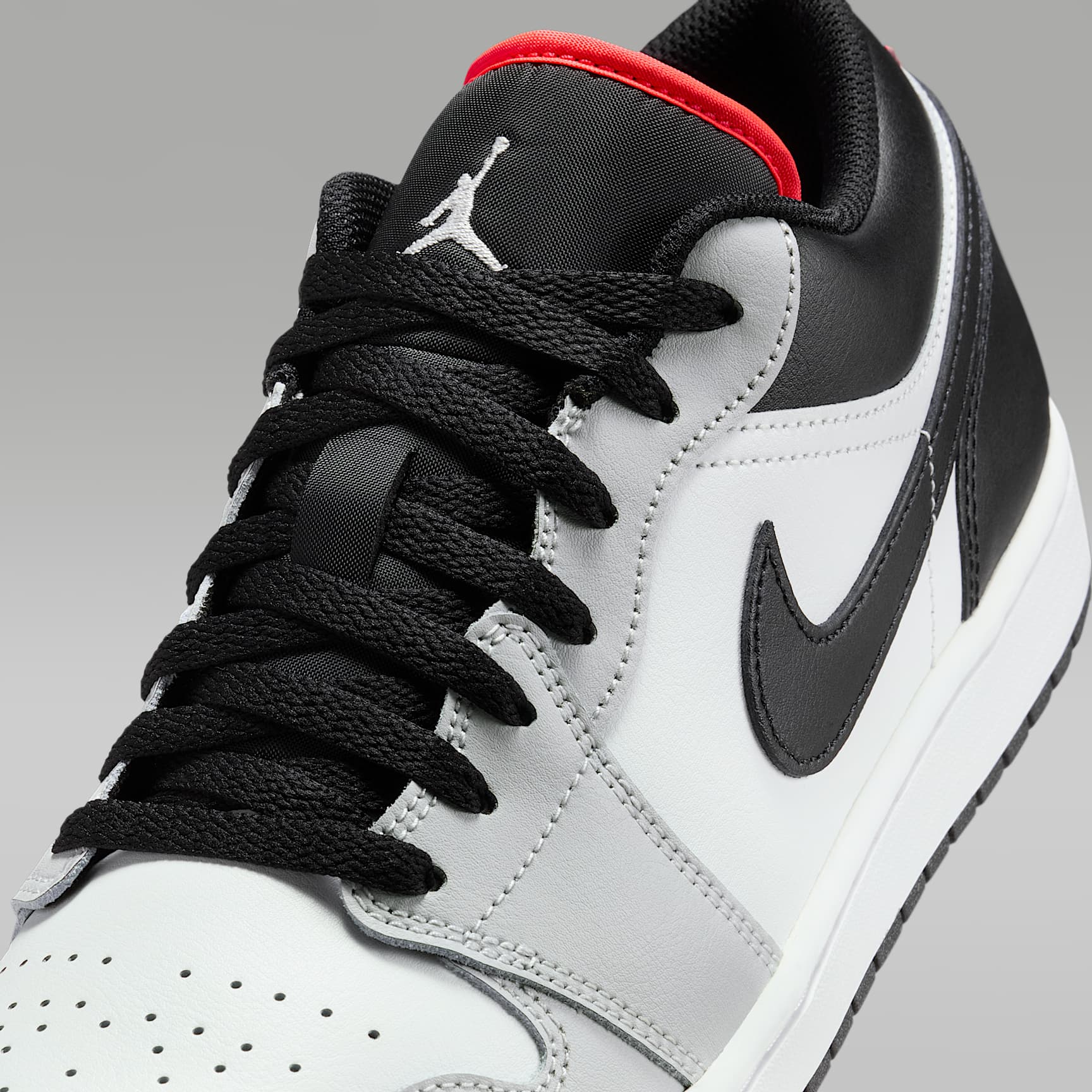 Air Jordan 1 Low Herrenschuh – Neutral Grey/Summit White/Infrared 23/Schwarz