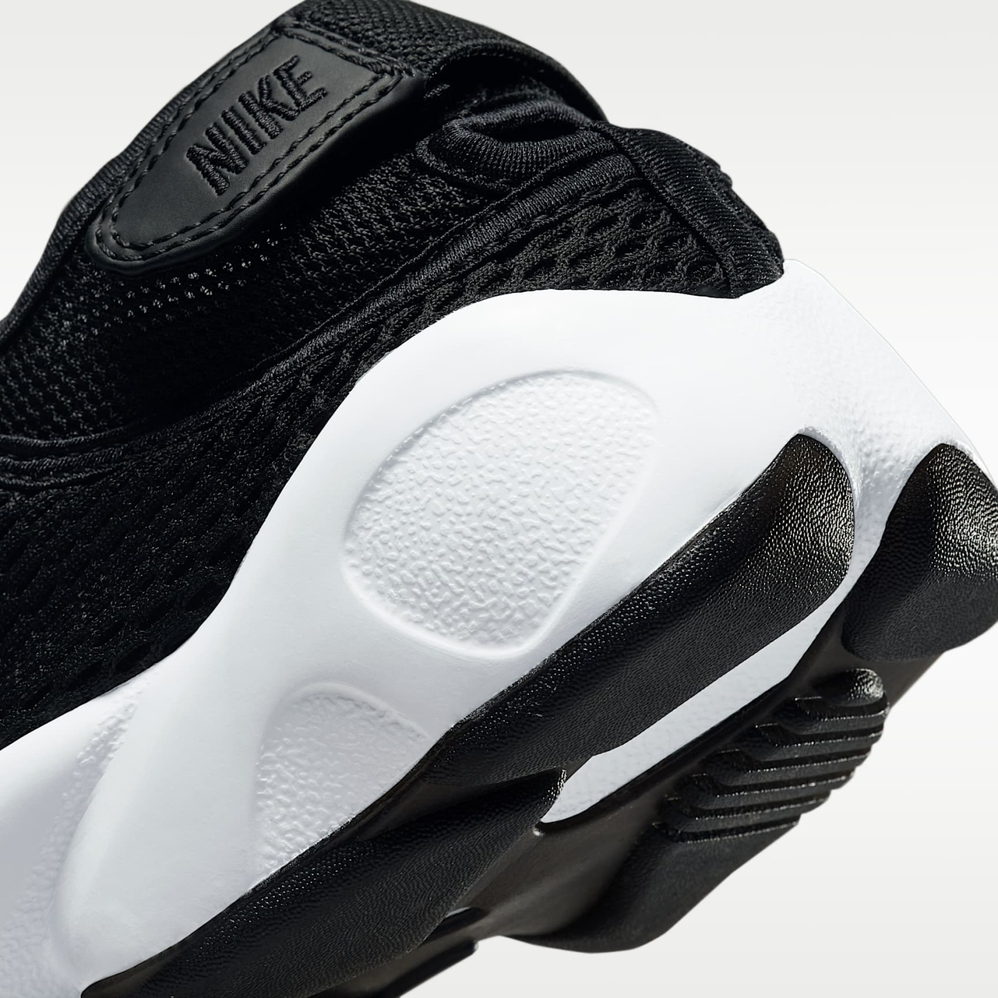 Nike Air Rift Breathe Damenschuh – Schwarz/Weiß/Cool Grey