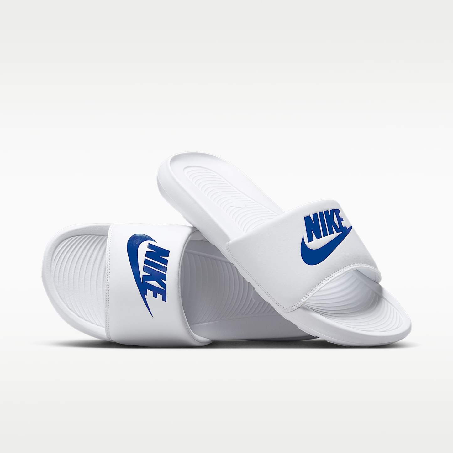 Nike Victori One Slides (Herren) – Weiß/Weiß/Game Royal