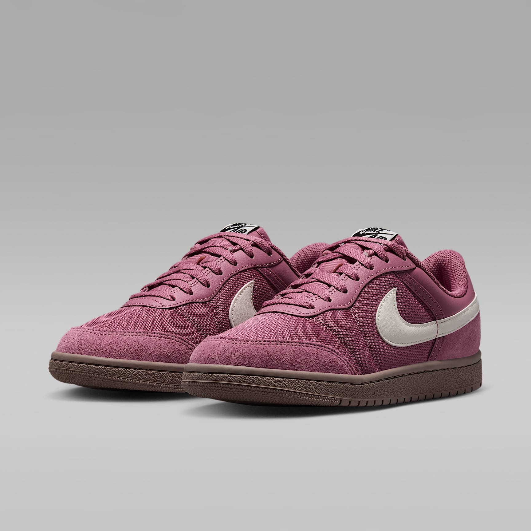 Air Jordan Skyline Low Damenschuh – Desert Berry/Schwarz/Gum Medium Brown/Sail