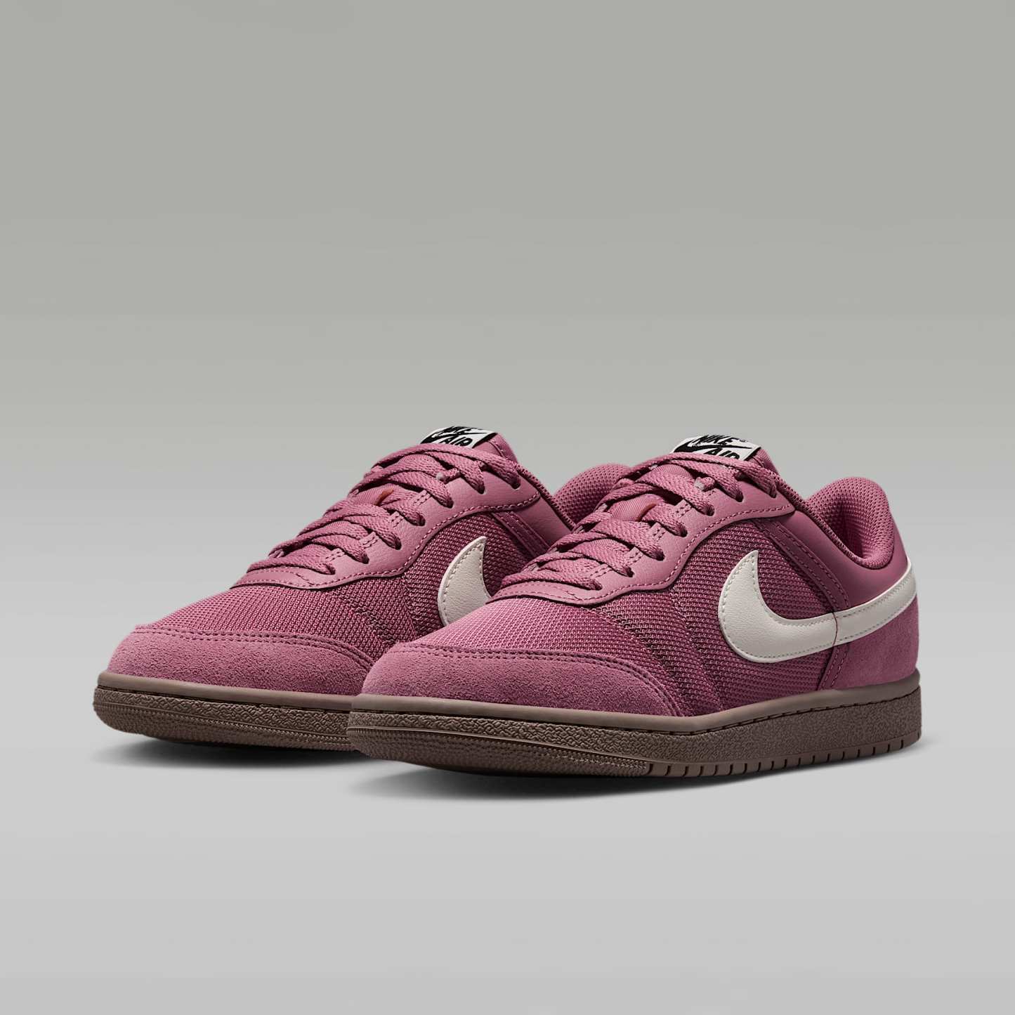 Air Jordan Skyline Low Damenschuh – Desert Berry/Schwarz/Gum Medium Brown/Sail