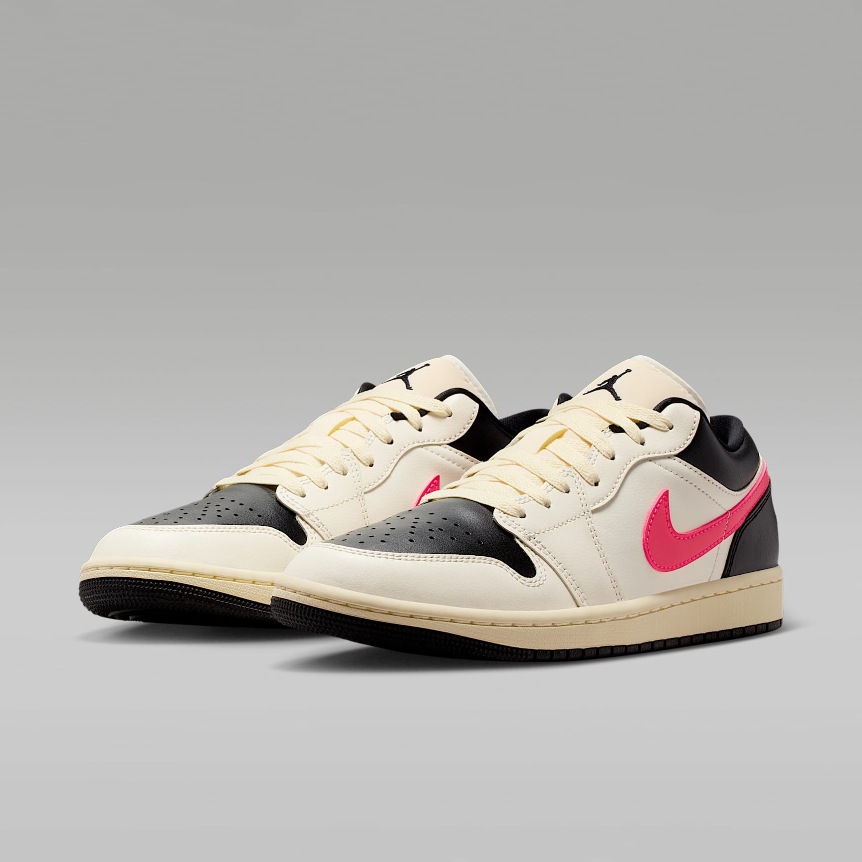 Air Jordan 1 Low Damenschuh – Pale Ivory/Schwarz/Muslin/Racer Pink
