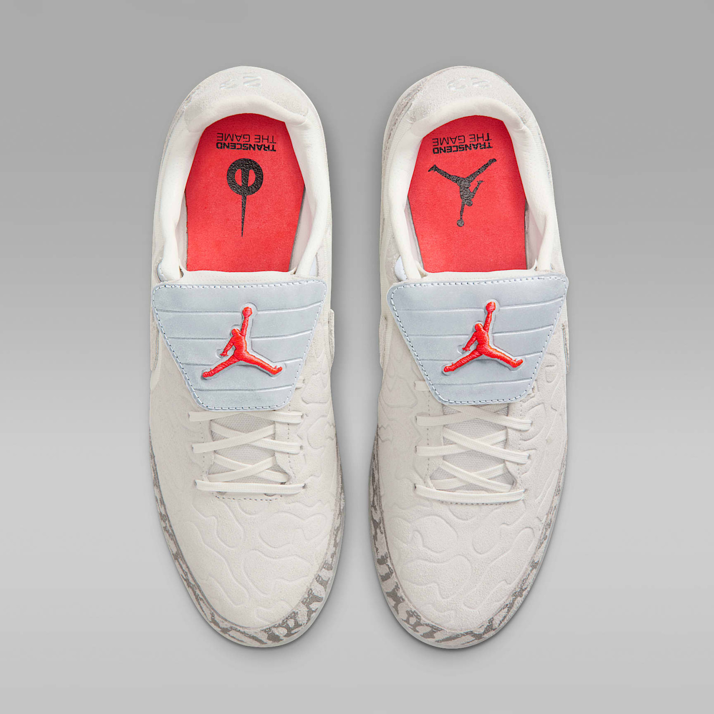 Jordan Tiempo Streetgato SE Low-Top-Fußballschuh für Hallen- und Hartplätze – Phantom/Infrared 23/Sail