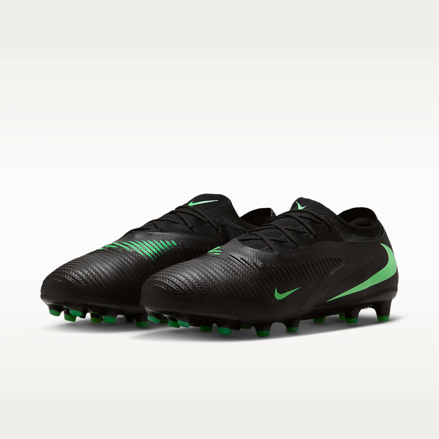 Nike Phantom 6 Low Pro Fußballschuh für Kunstrasen – Schwarz/Schwarz/Illusion Green