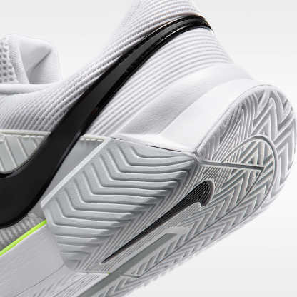 Nike GP Challenge 1.5 Hartplatz-Tennisschuh (Herren) – Weiß/Pure Platinum/Volt/Schwarz
