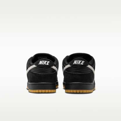 Nike SB Dunk Low Pro Skateboardschuh – Schwarz/Schwarz/Gum Light Brown/Weiß