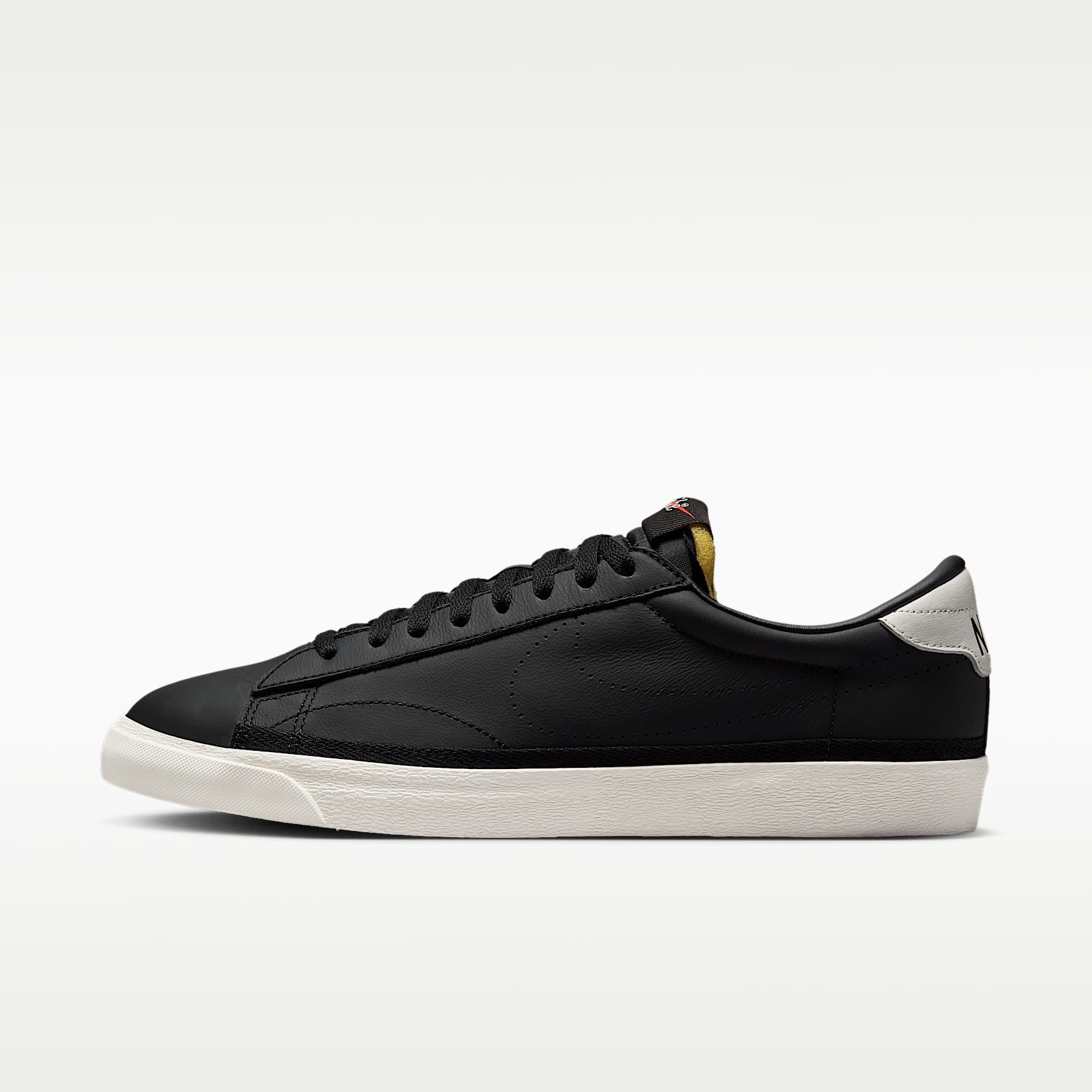 Nike Tennis Classic Schuh (Herren) – Schwarz/Sail/Team Orange/Schwarz