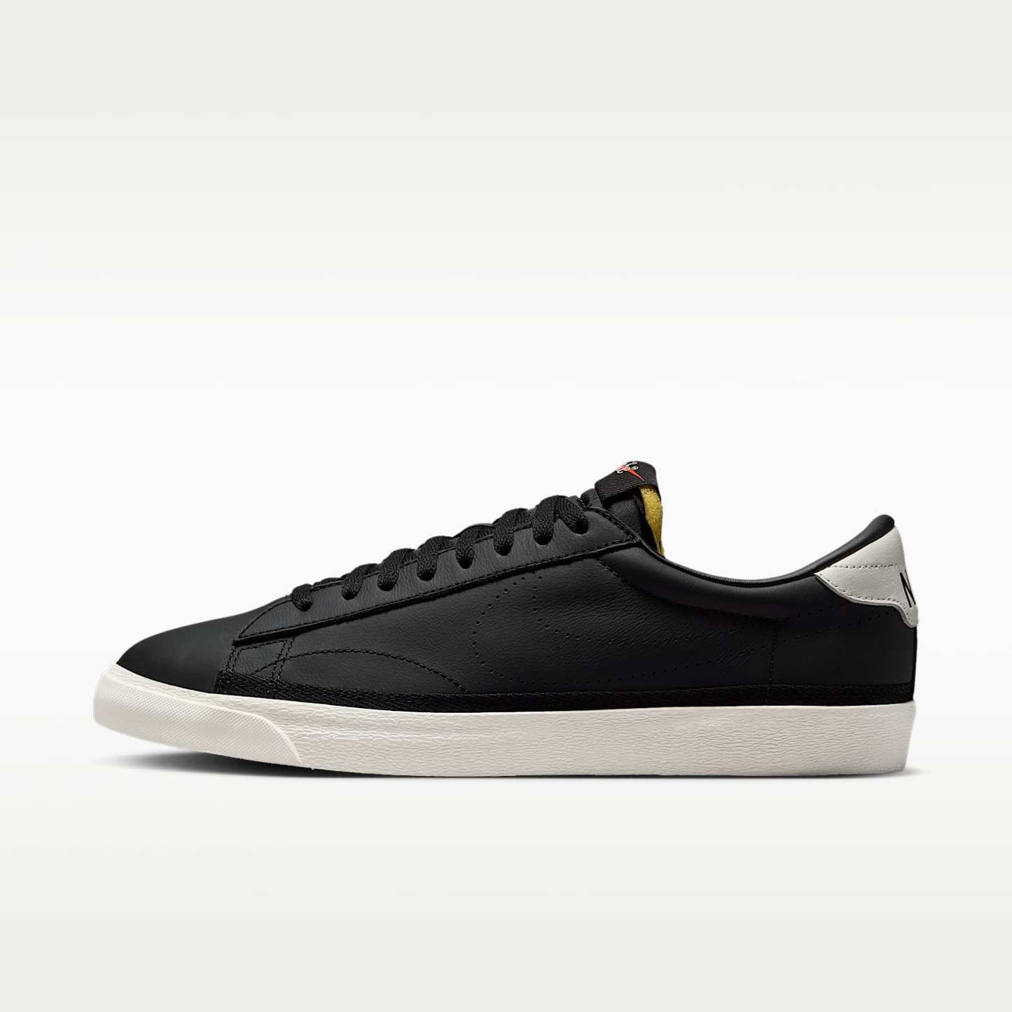 Nike Tennis Classic Schuh (Herren) – Schwarz/Sail/Team Orange/Schwarz