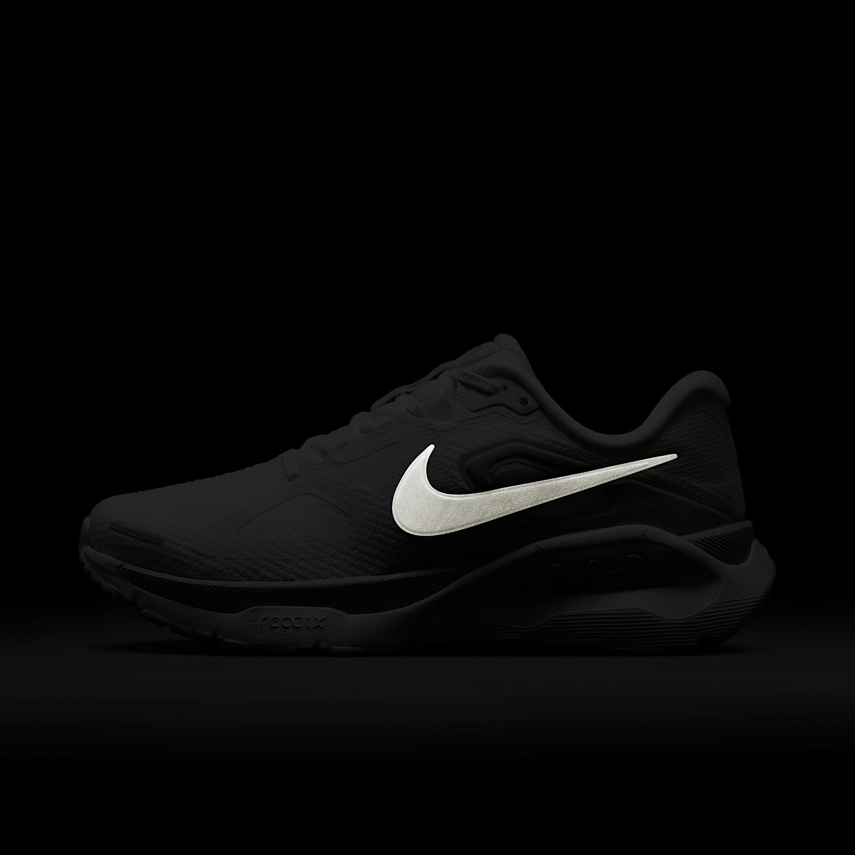 Nike Structure Plus Straßenlaufschuh (Damen) – Weiß/Photon Dust/Metallic Silver