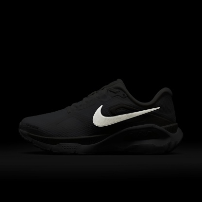 Nike Structure Plus Straßenlaufschuh (Damen) – Weiß/Photon Dust/Metallic Silver